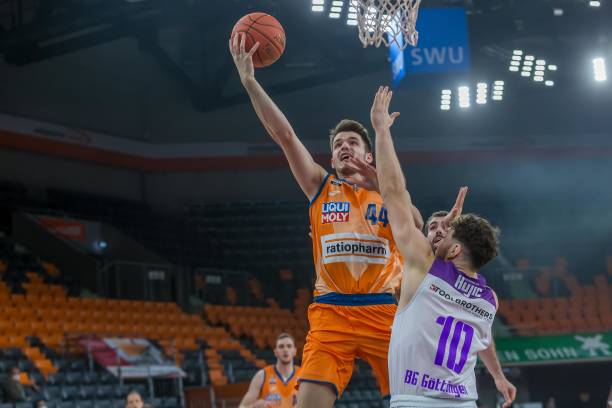 对阵巴黎 对阵巴黎